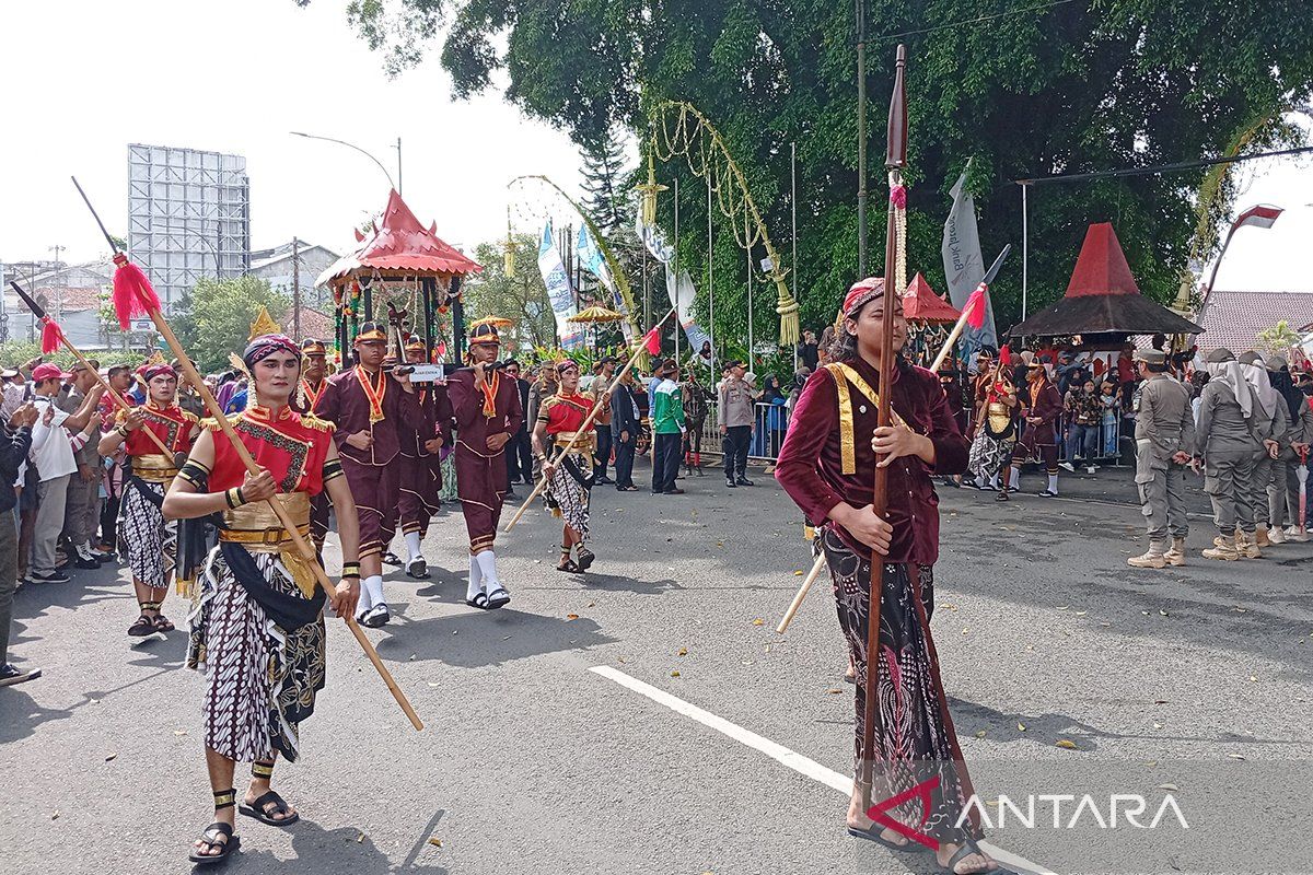 Kirab pusaka untuk kenalkan sejarah Banyumas kepada  masyarakat