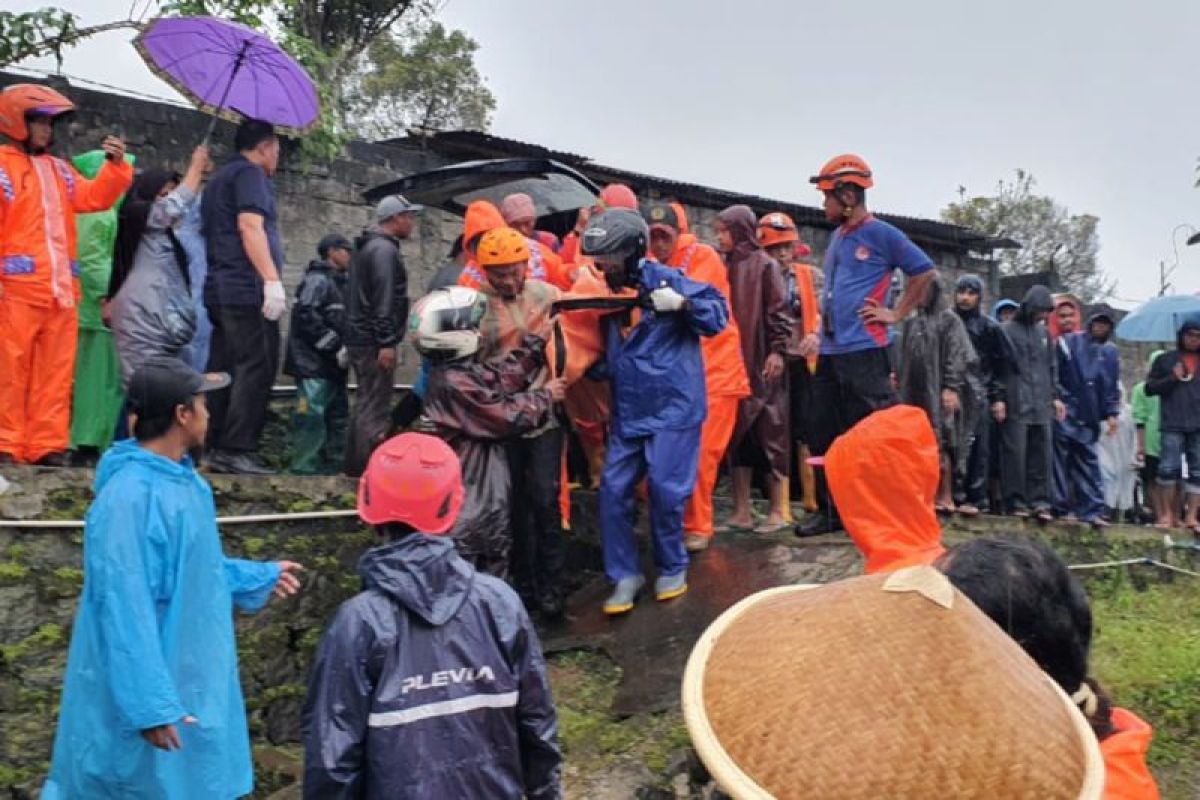 Suami istri di Temanggung meninggal dunia terseret  arus sungai