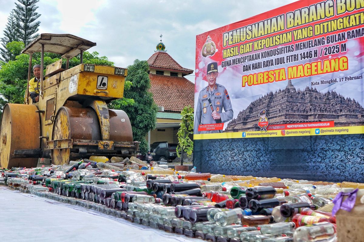 Polresta Magelang  musnahkan ribuan botol miras jelang Ramadhan