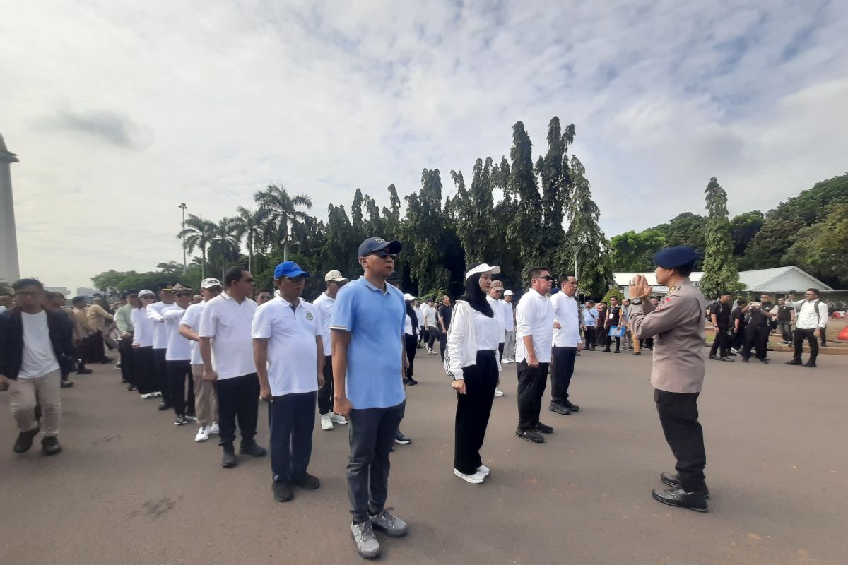 481 kepala daerah terpilih latihan baris berbaris di Monas