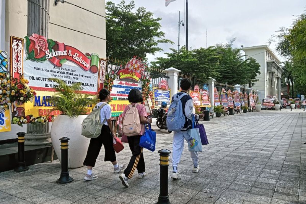 Pengusaha karangan bunga  panen rezeki jelang pelantikan kepala daerah