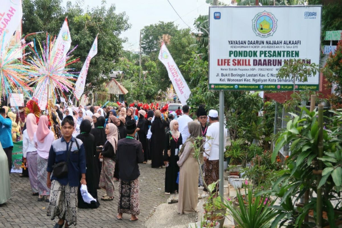 Ratusan santri semarakkan pawai sambut Ramadhan 1446 H