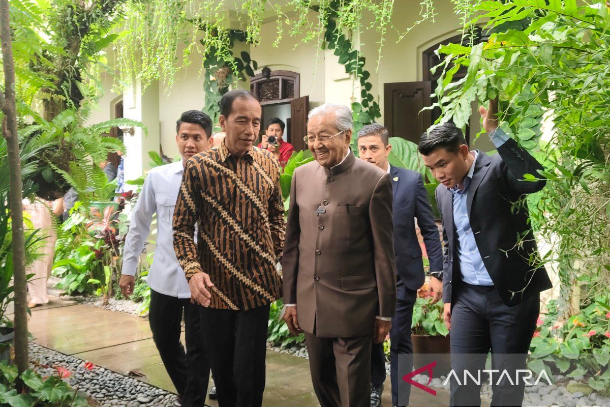 Mahathir Mohamad kunjungi Jokowi di Solo, bahas kerja sama kedua negara