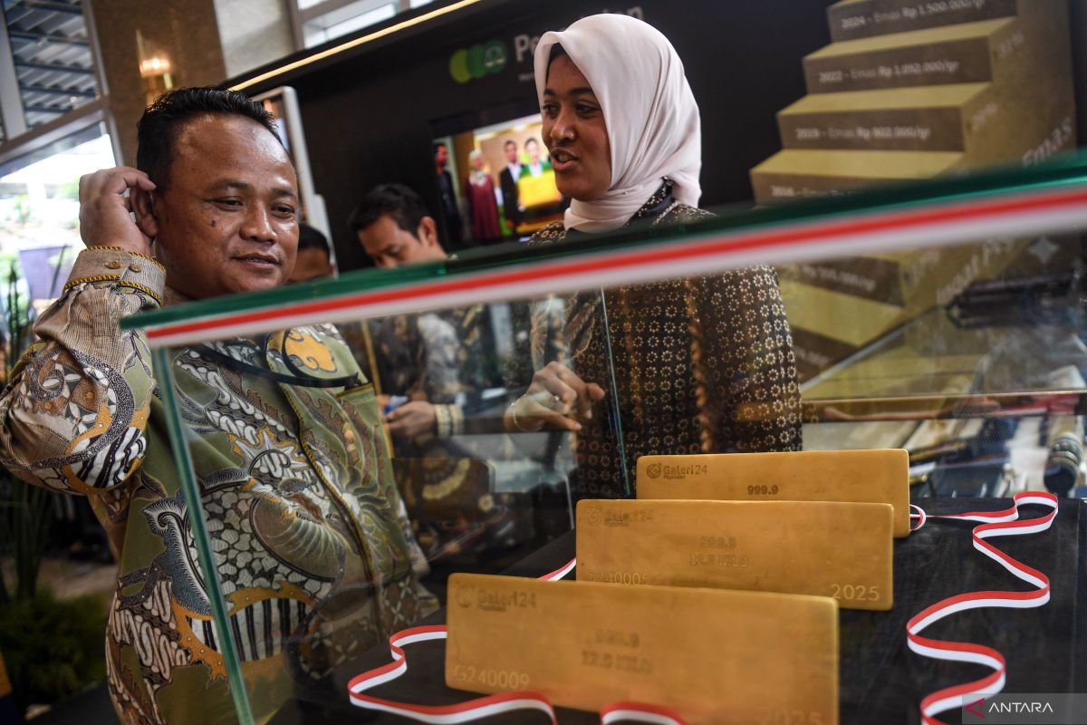 Harga emas 6 Maret turun tipis