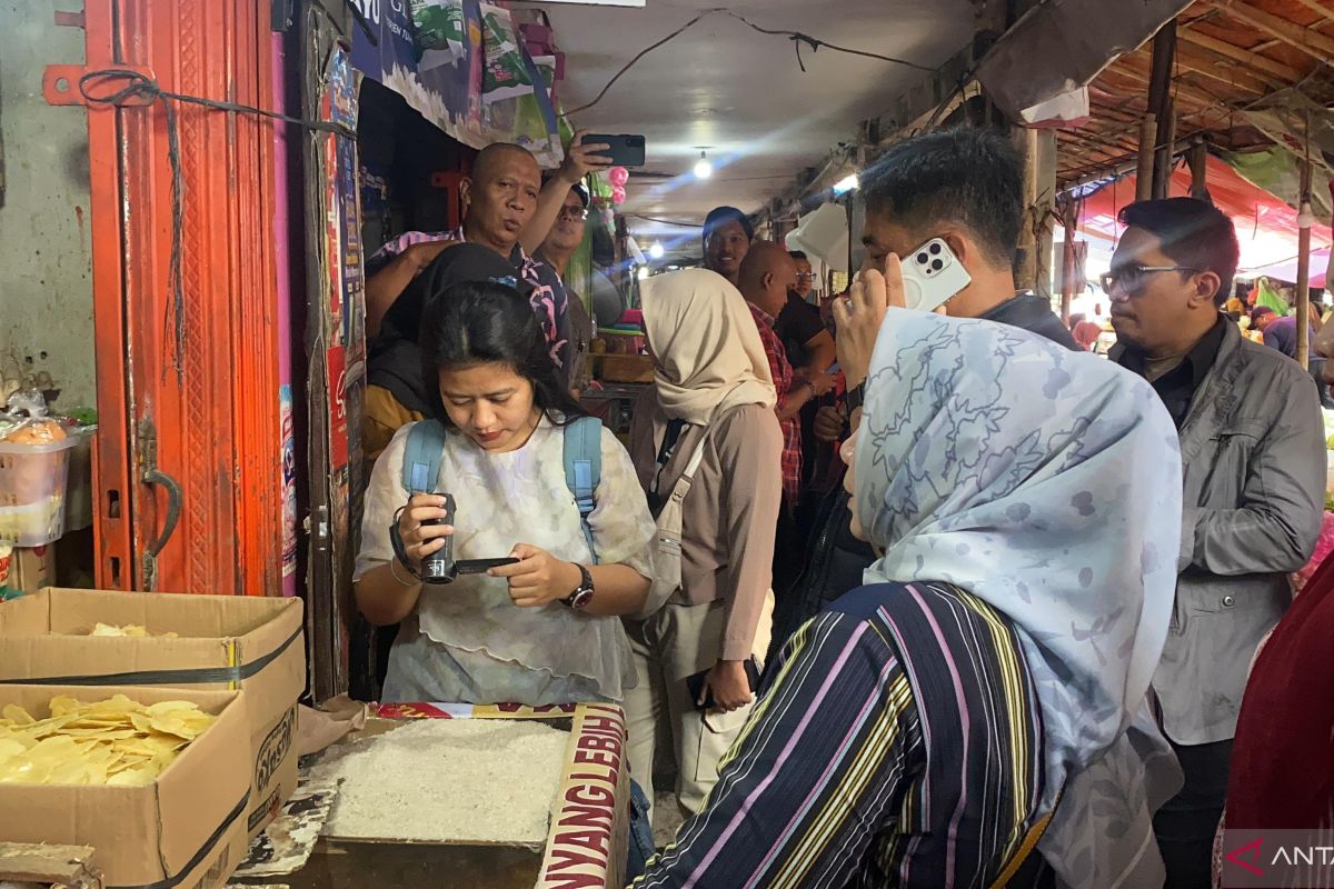 Harga bawang merah dan cabai  di Semarang naik