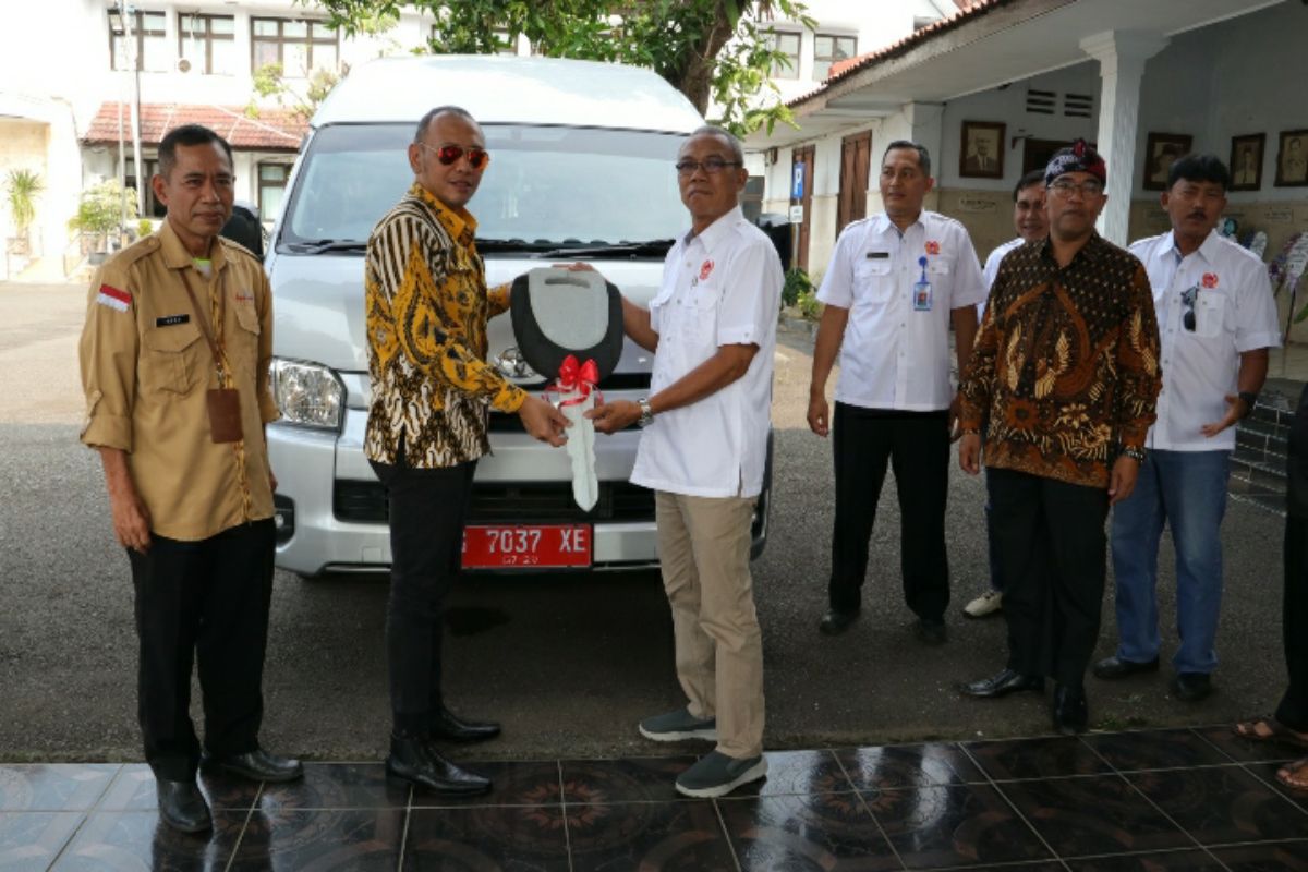 Wali Kota Tegal serahkan mobil operasional ke KONI