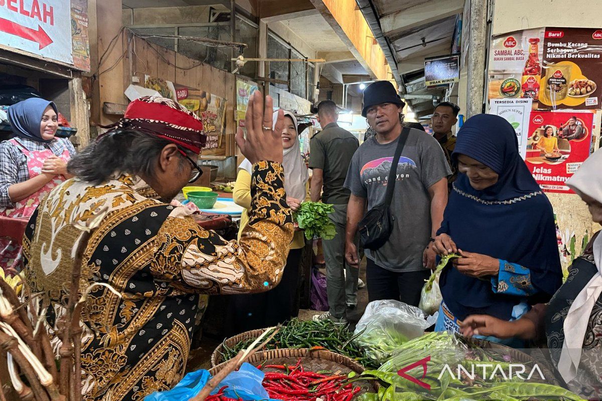 Bupati Temanggung dorong ASN  belanja di pasar tradisional