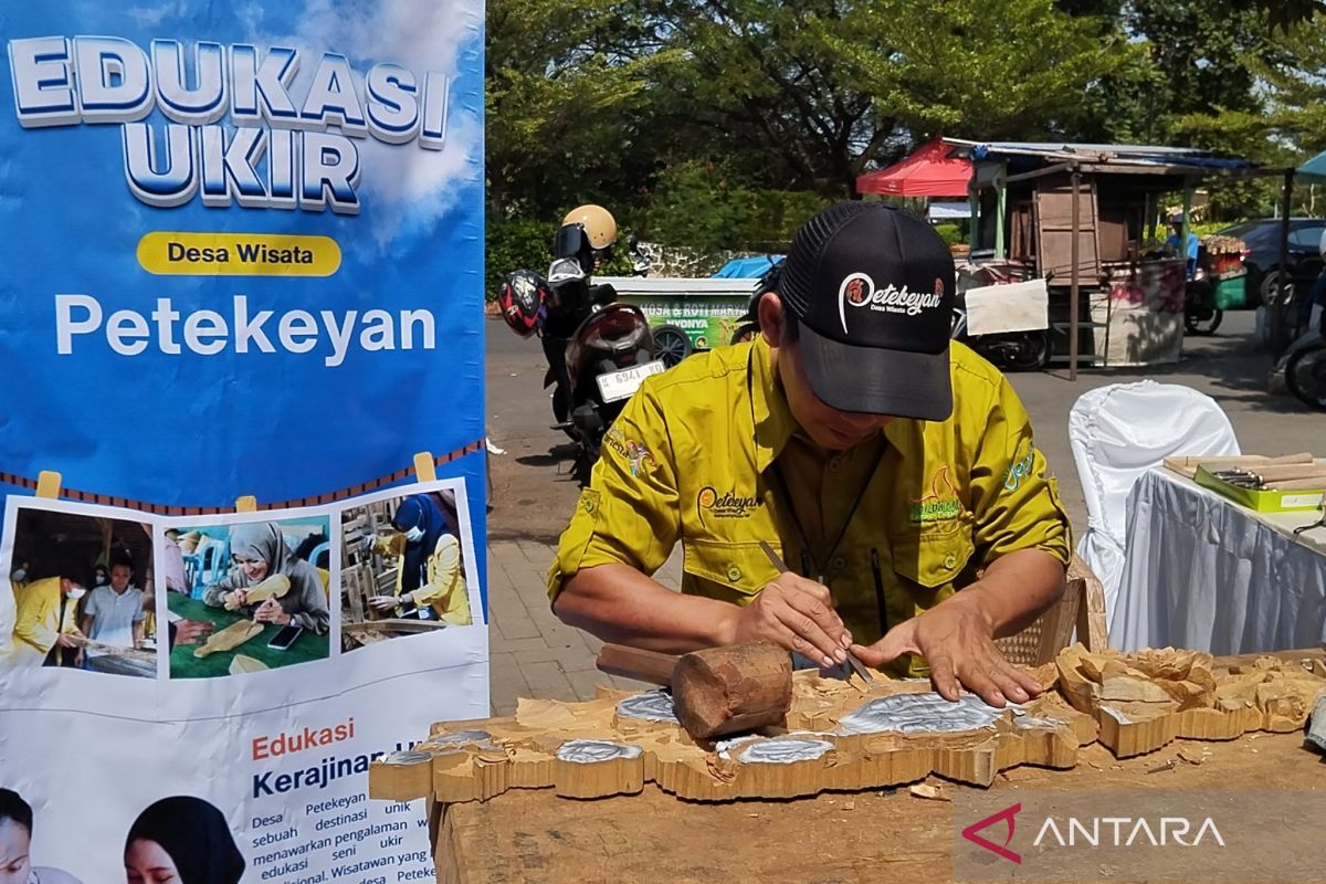 Pemkab  Jepara beri insentif kepada tenaga ukir kerajinan mebel