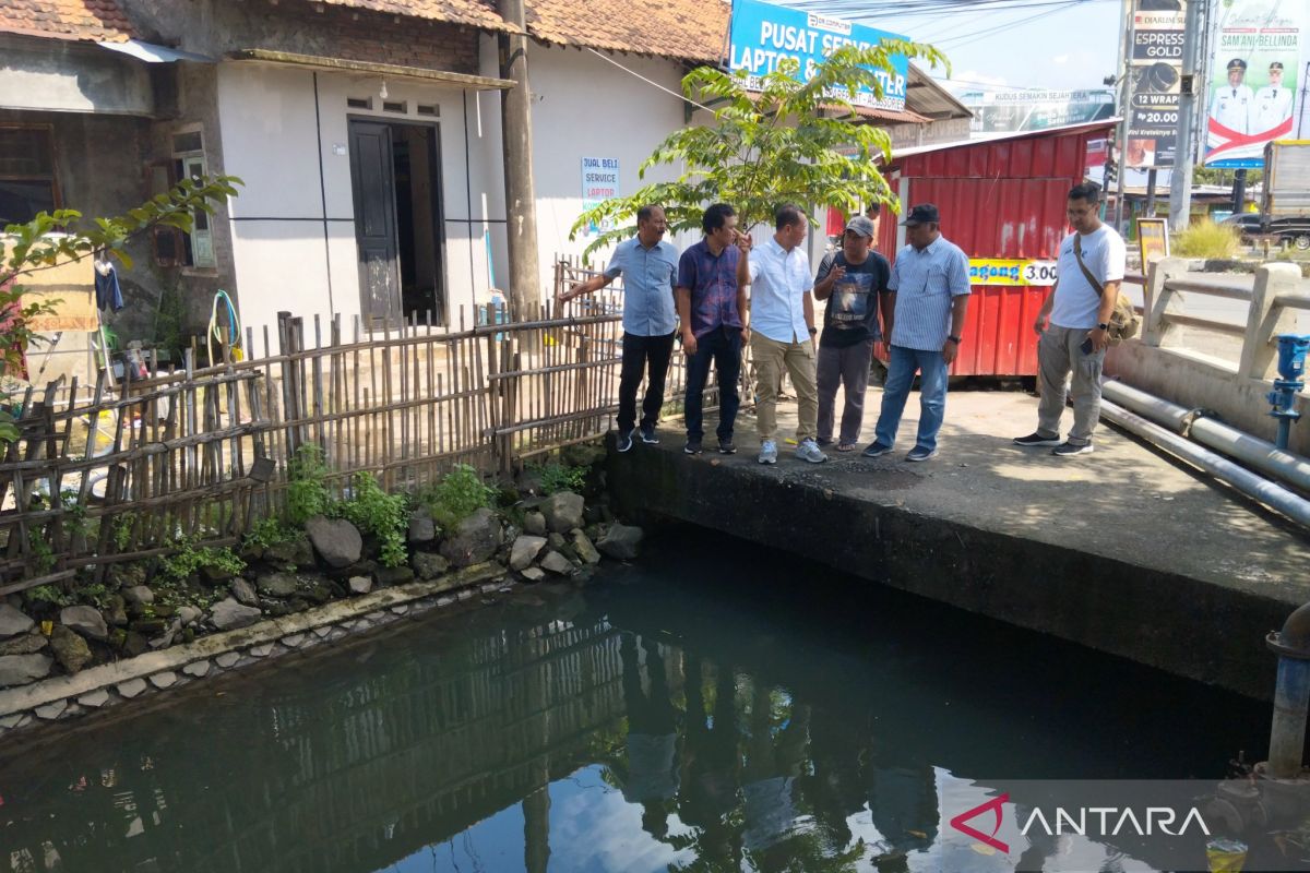 Pemkab Kudus  perbaiki semua saluran air tersumbat cegah banjir