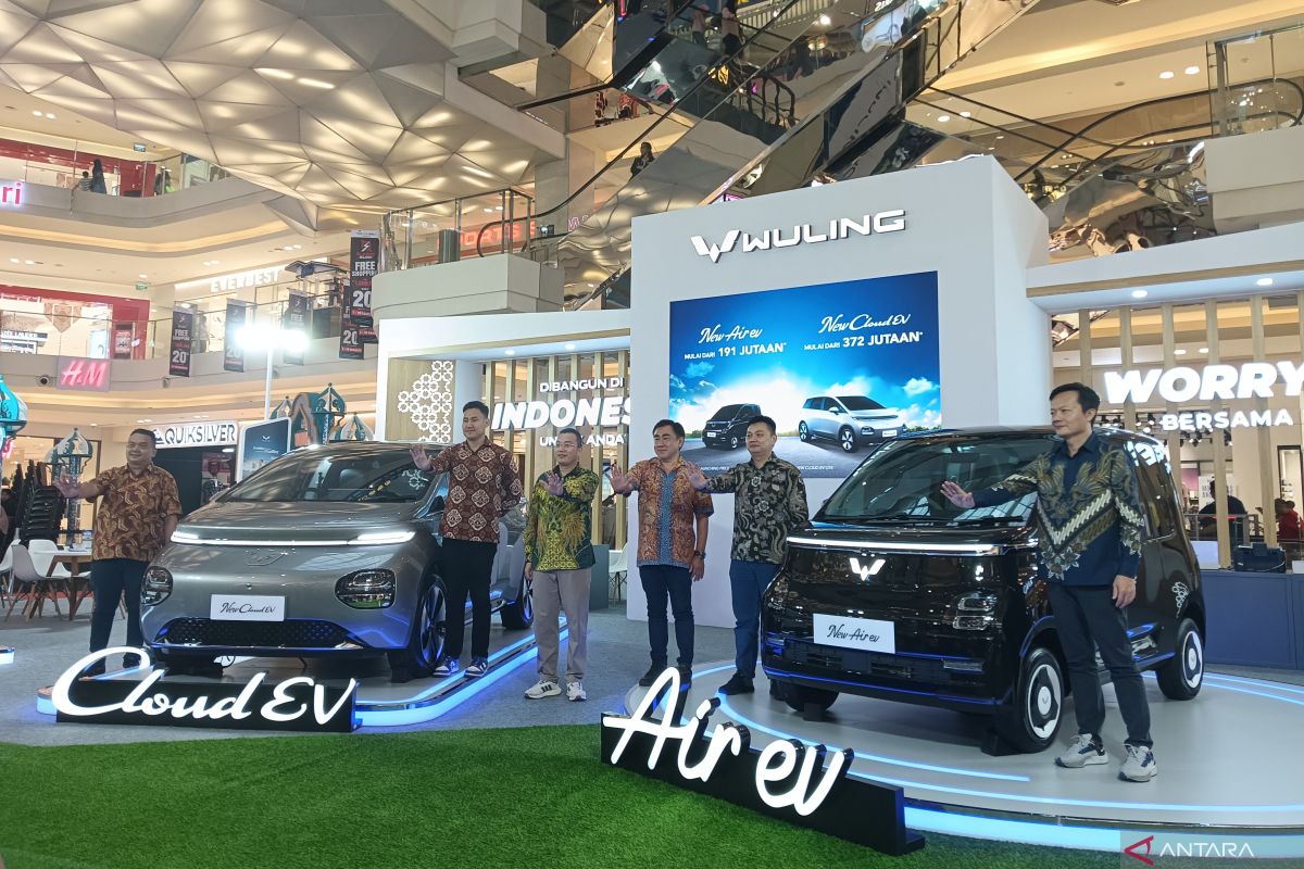 Wuling luncurkan New Air ev dan New Cloud EV di Semarang