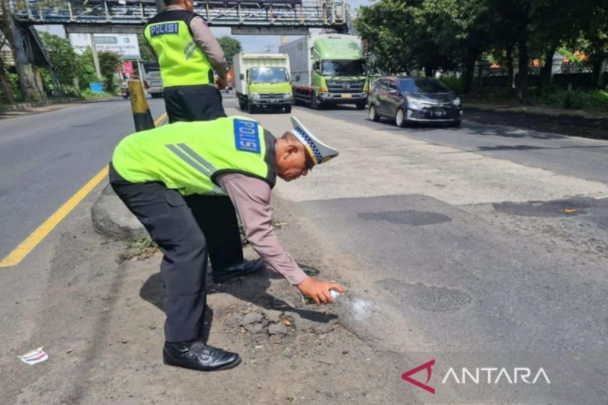 Pemkot  Pekalongan buka layanan pengaduan jalan berlubang cegah macet