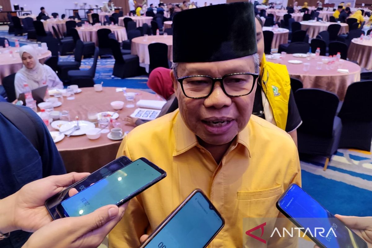 taufan-pawe-foto-darwin-fatir taufan-pawe-foto-darwin-fatir