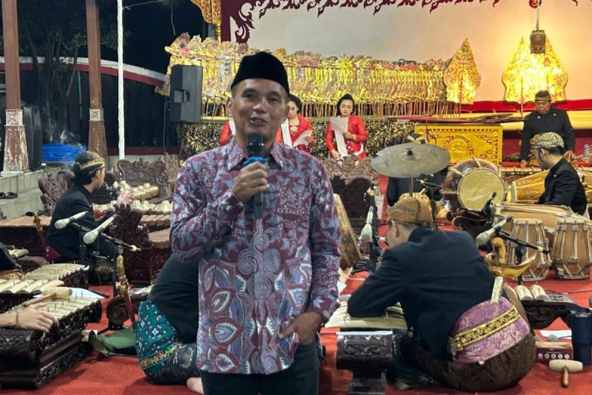 Ketua DPRD Jateng "nanggap" wayang kulit di Karanganyar