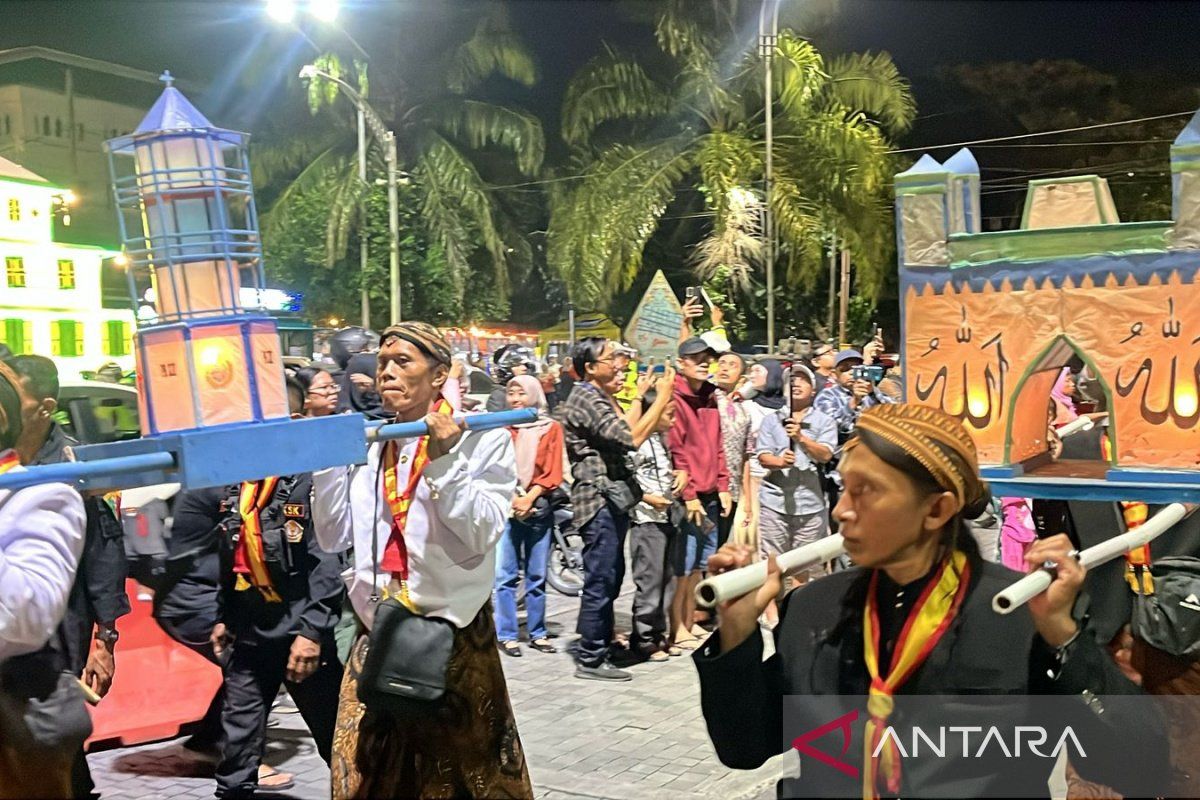 Keraton Surakarta  gelar kirab malam selikuran Ramadhan