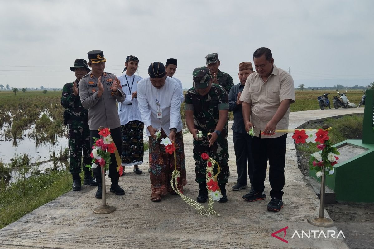 Kodim Kudus  bantu pembangunan jalan usaha tani lewat TMMD