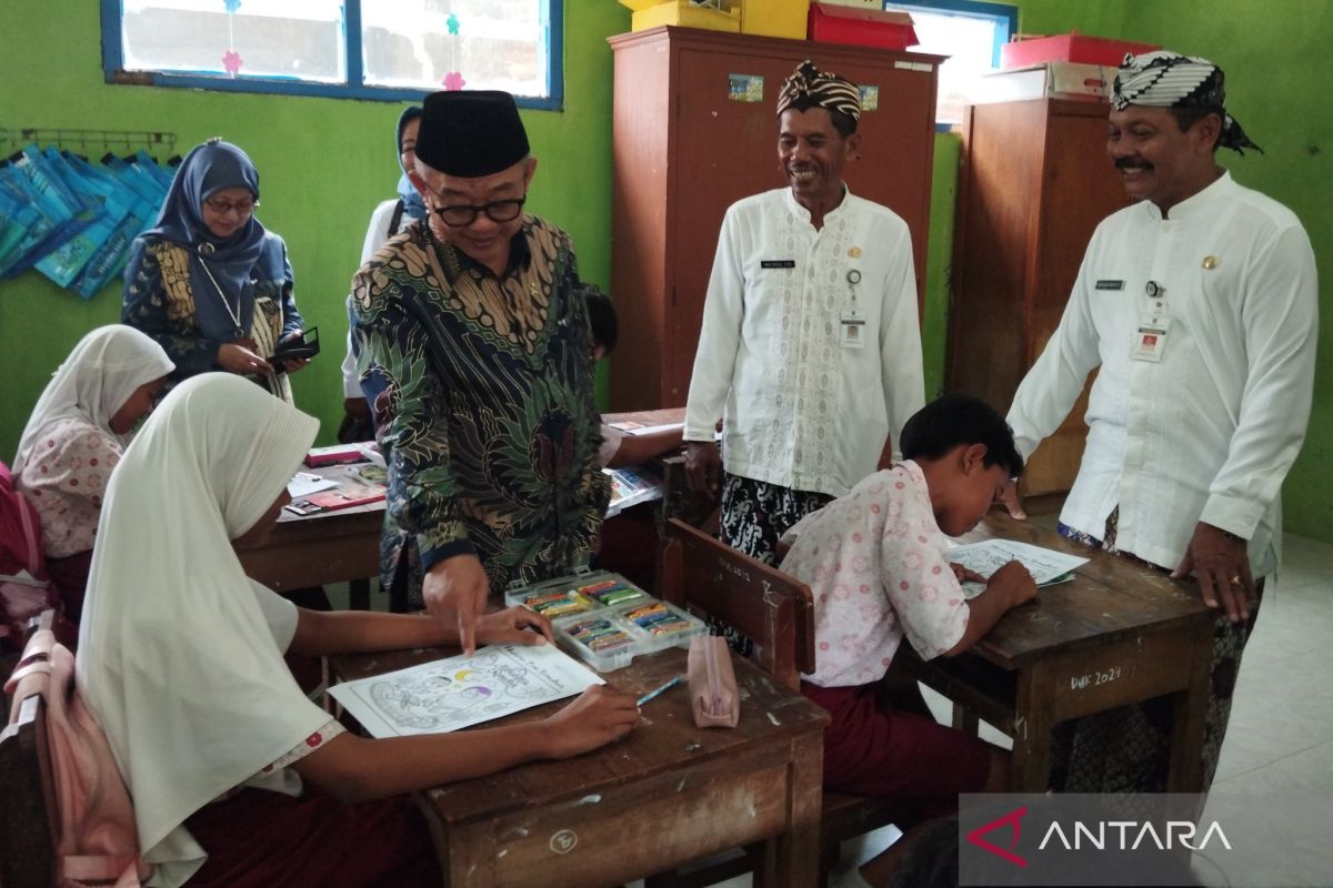 Mendikdasmen:  Sekolah rusak dibantu anggaran perbaikan oleh pusat