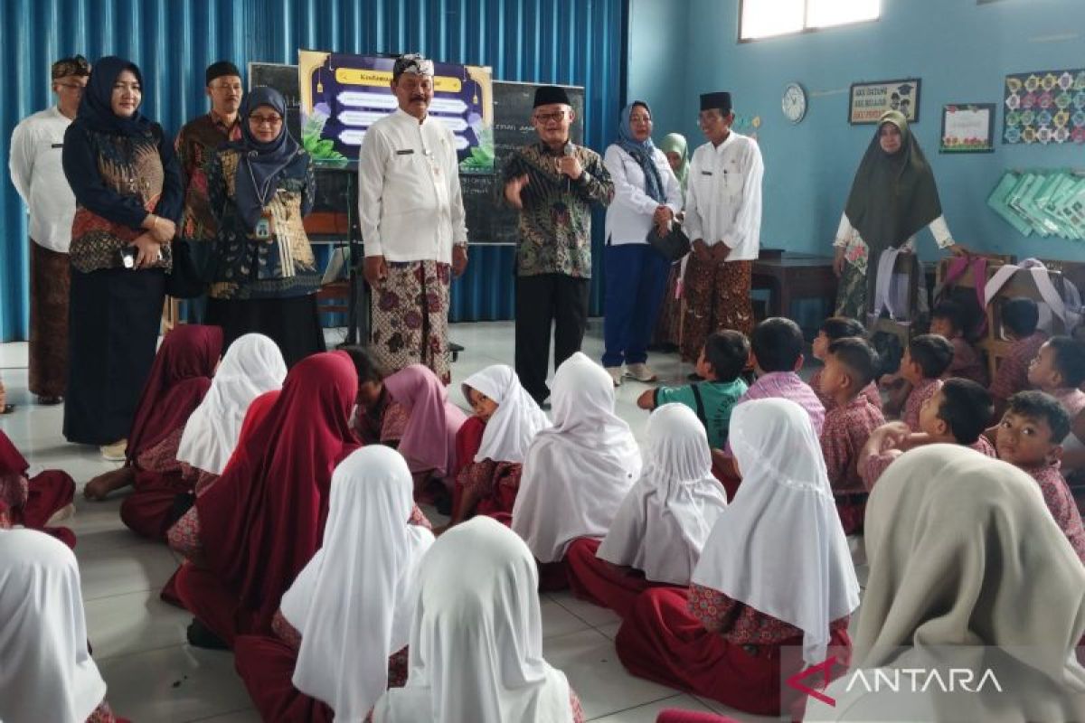 Mendikdasmen: "Regrouping"  SD jalan keluar atasi kekurangan murid