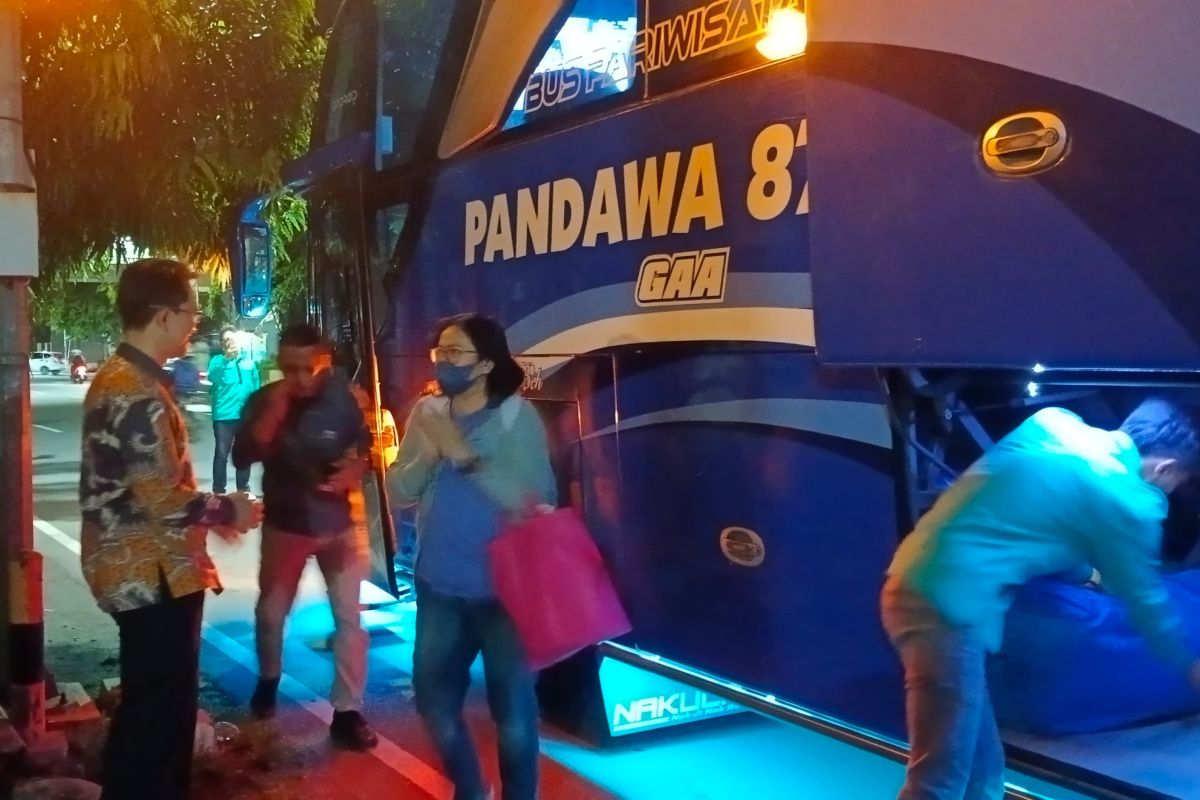 Empat bus  mudik gratis Kemenko Kumham tiba di Semarang