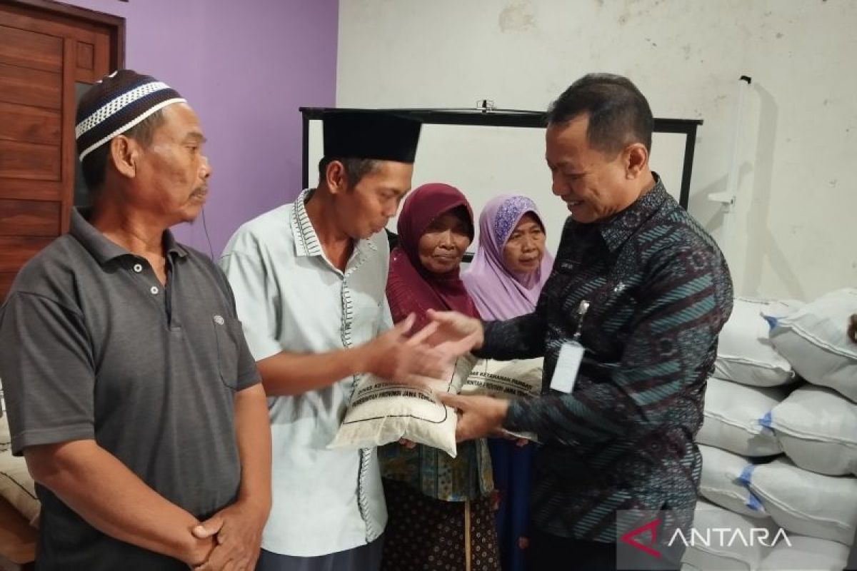 Pemkab Kudus  bagikan bantuan 10 ton beras untuk warga terdampak banjir