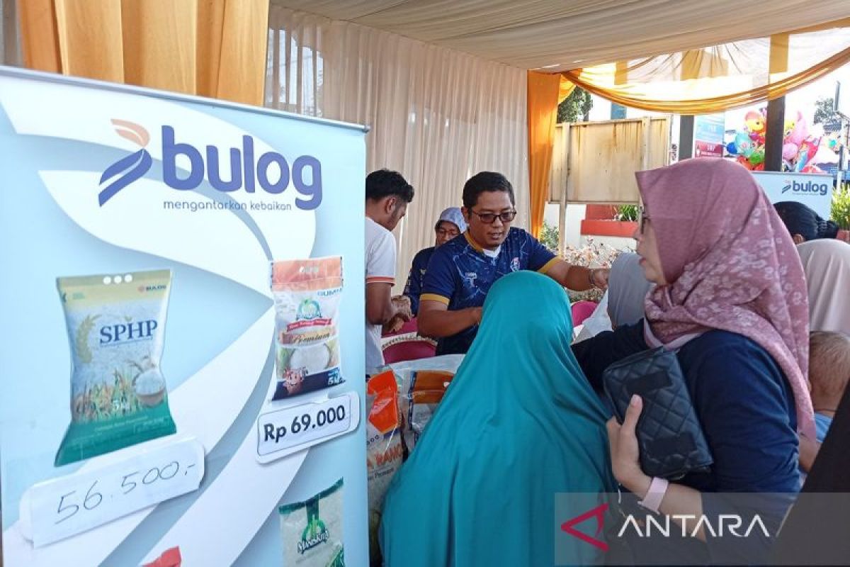 Bulog  Banyumas gencarkan pasar murah kendalikan harga pangan