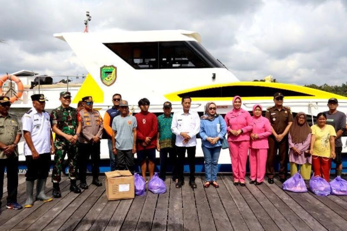 Pemkab Barut salurkan bantuan warga terdampak banjir di 8 Kecamatan