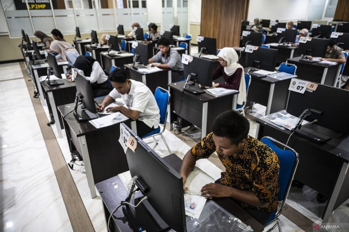 Pelaksanaan UTBK 2025, Hardiknas, dan momen memperkuat karakter pendidikan bangsa