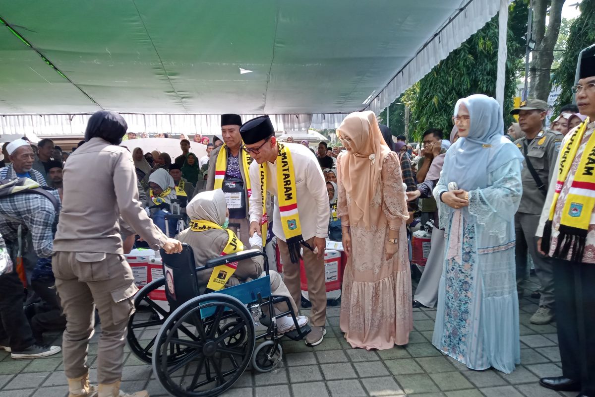 Wali Kota Mataram lepas 393 calon haji, terbang besok ke Tanah Suci