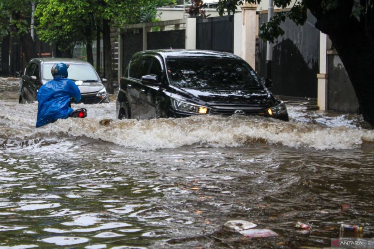 Diguyur hujan, 14 RT di Jakbar dan Jaksel terendam banjir