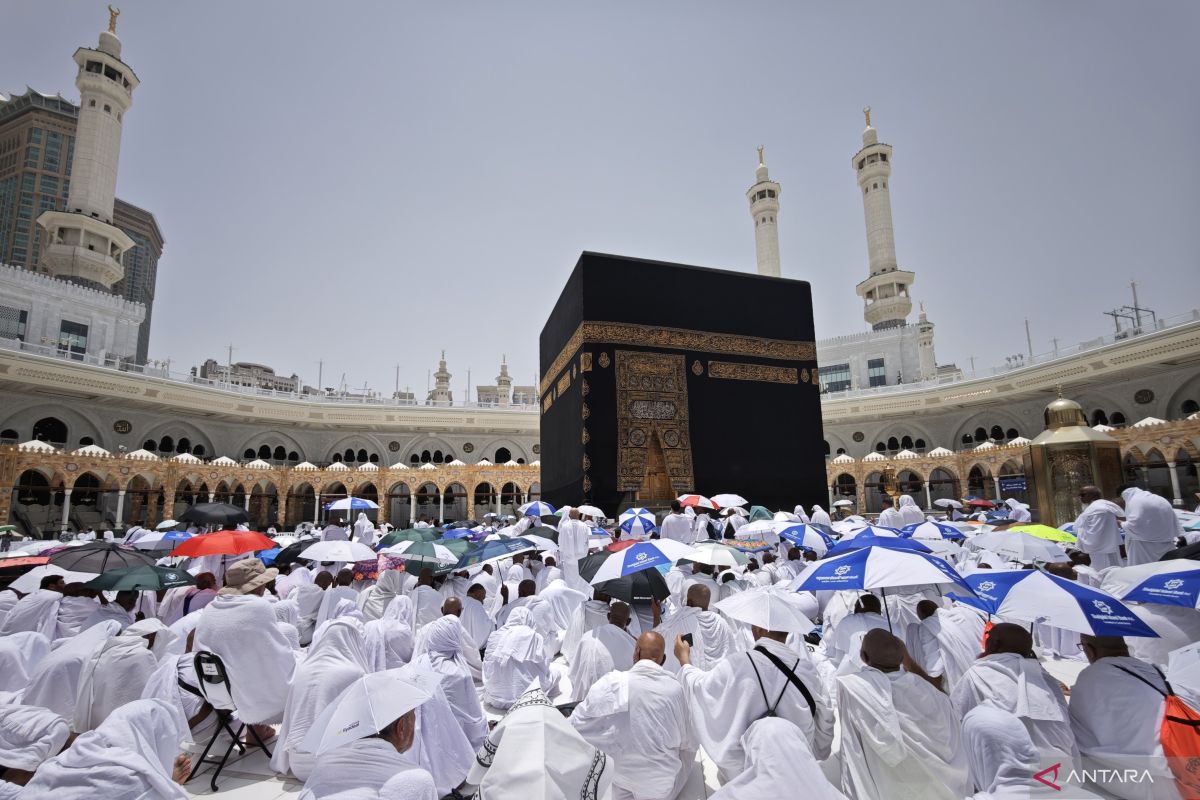Shalat-Jumat-Di-Masjidil-Haram-090525-aww-1