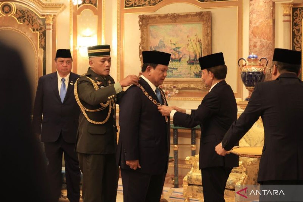Sultan Brunei sematkan bintang kebesaran tertinggi untuk Presiden RI