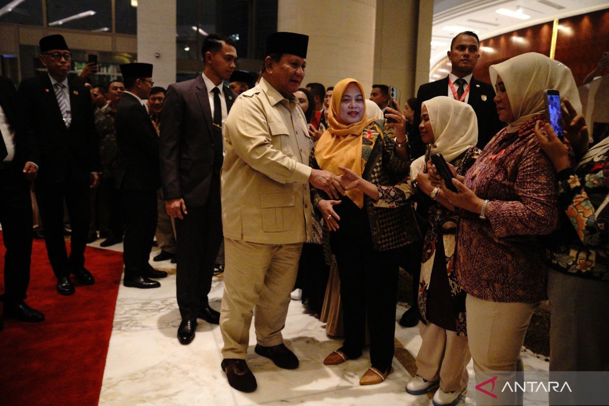 Presiden Prabowo tiba di Kuala Lumpur disambut diaspora Indonesia
