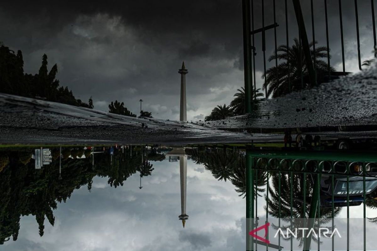 Hujan ringan diprakirakan guyur Jakarta pada Senin