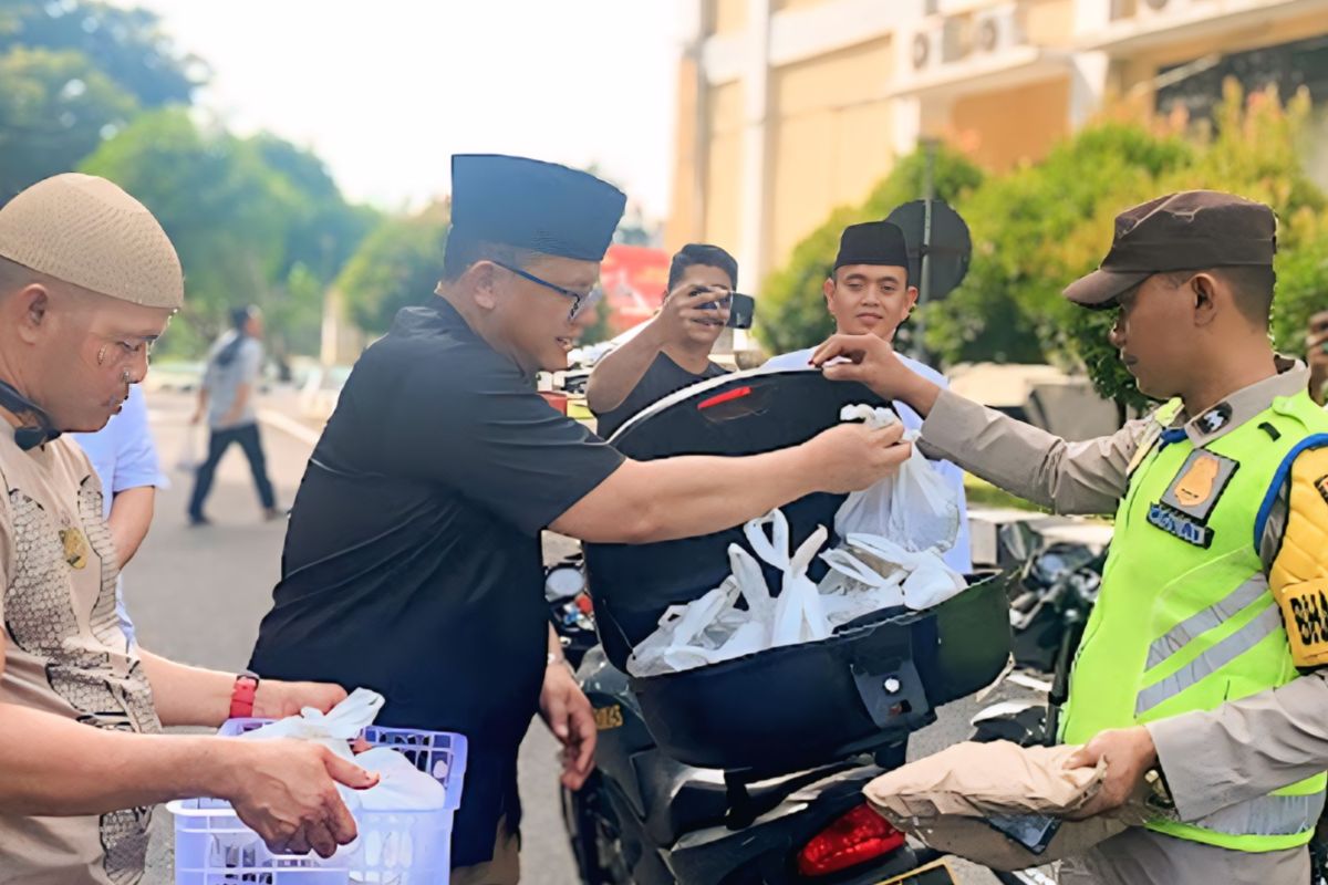 Polres OKU bagikan 1.010 kantong daging kurban