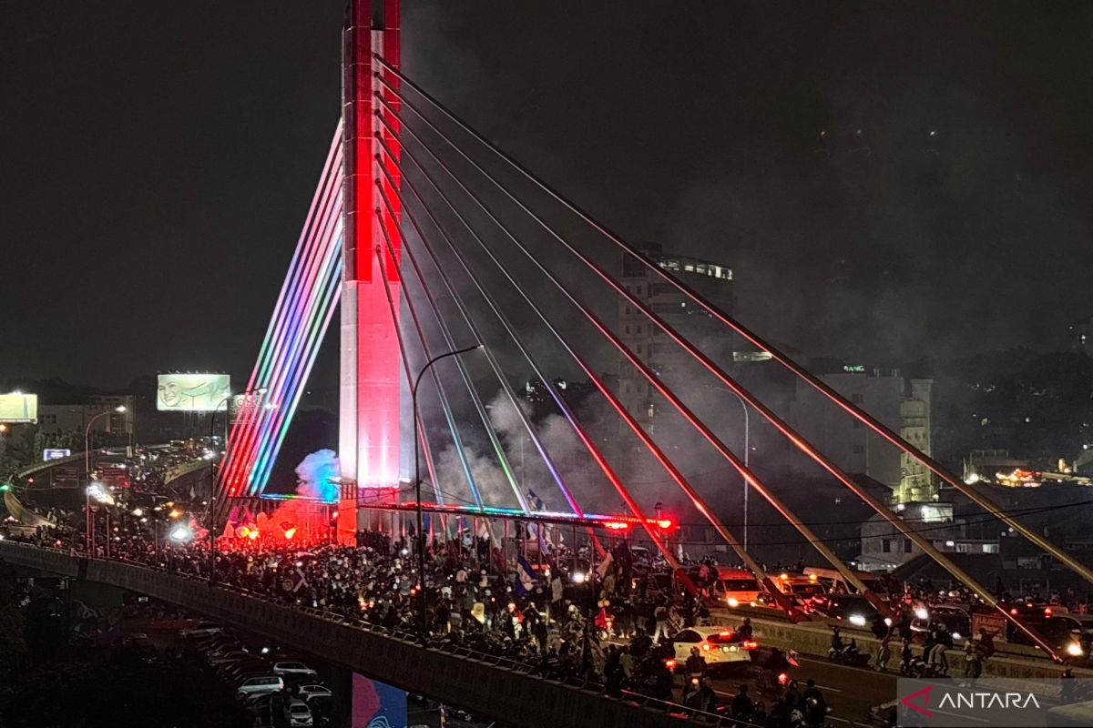 Bobotoh yang jatuh dari flyover meninggal usai 14 hari koma