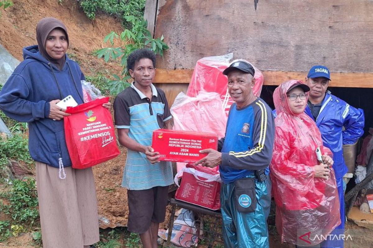 Kemensos salurkan bantuan untuk korban longsor di Ambon