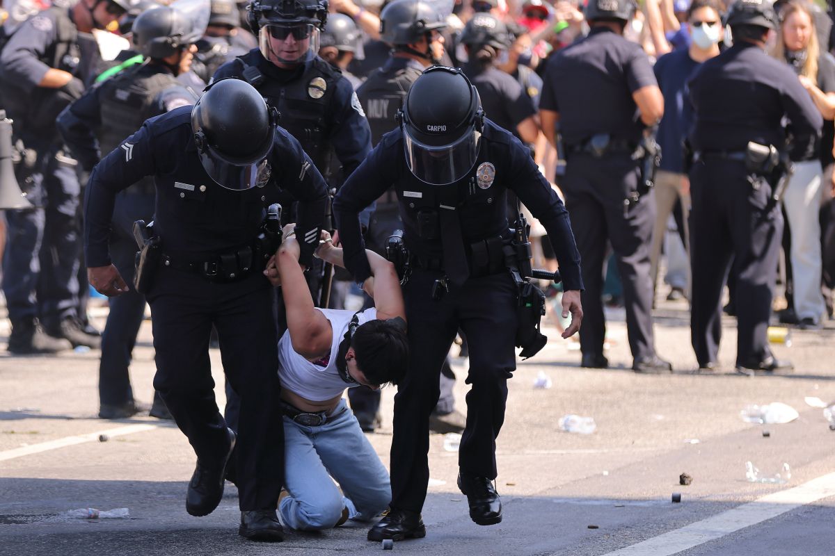 Suasana unjuk rasa di Los Angeles dalam deretan foto