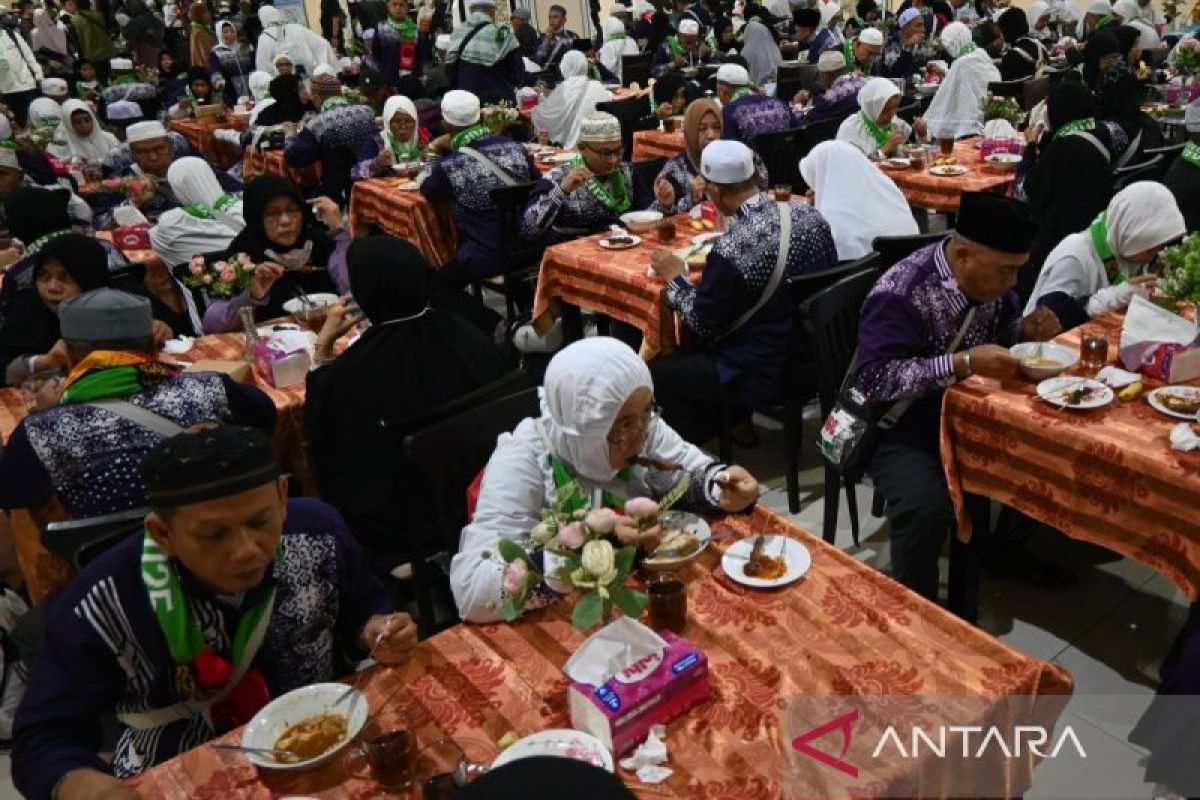 1.261 jamaah haji Dembarkasi Banjarmasin tiba di tanah air