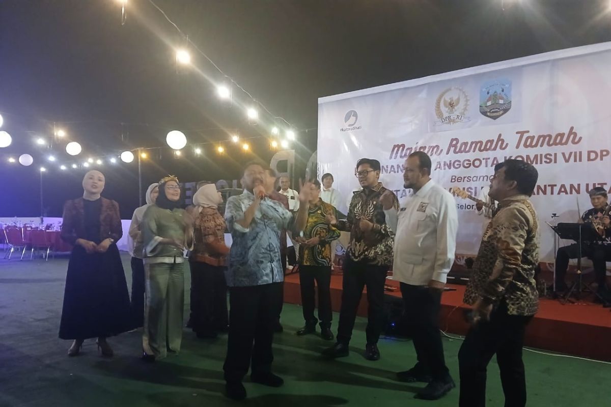 Jamal Mirdad sumbangkan dua lagu saat kunker Komisi VII ke Kaltara