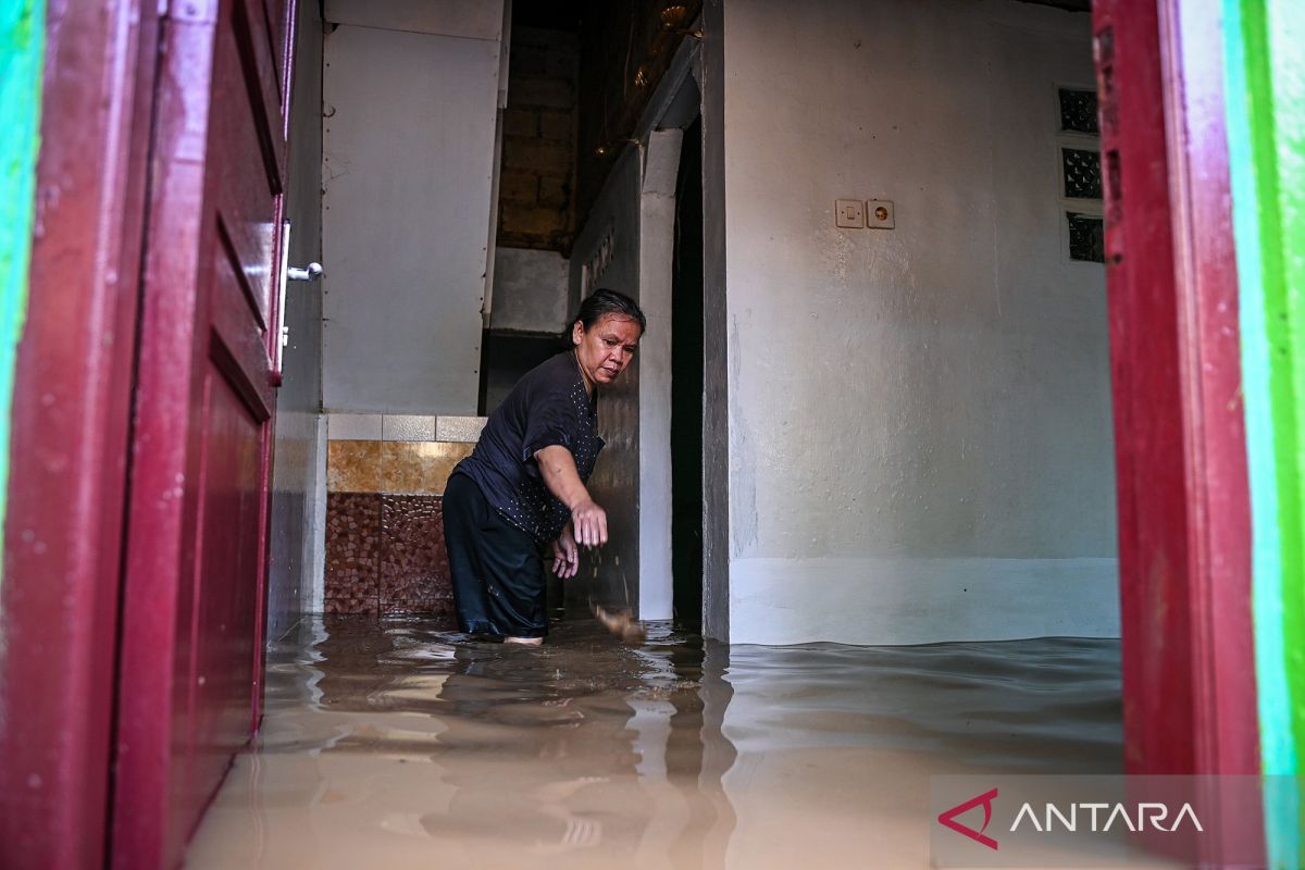 35 RT di Jakarta masih tergenang hingga Selasa pagi