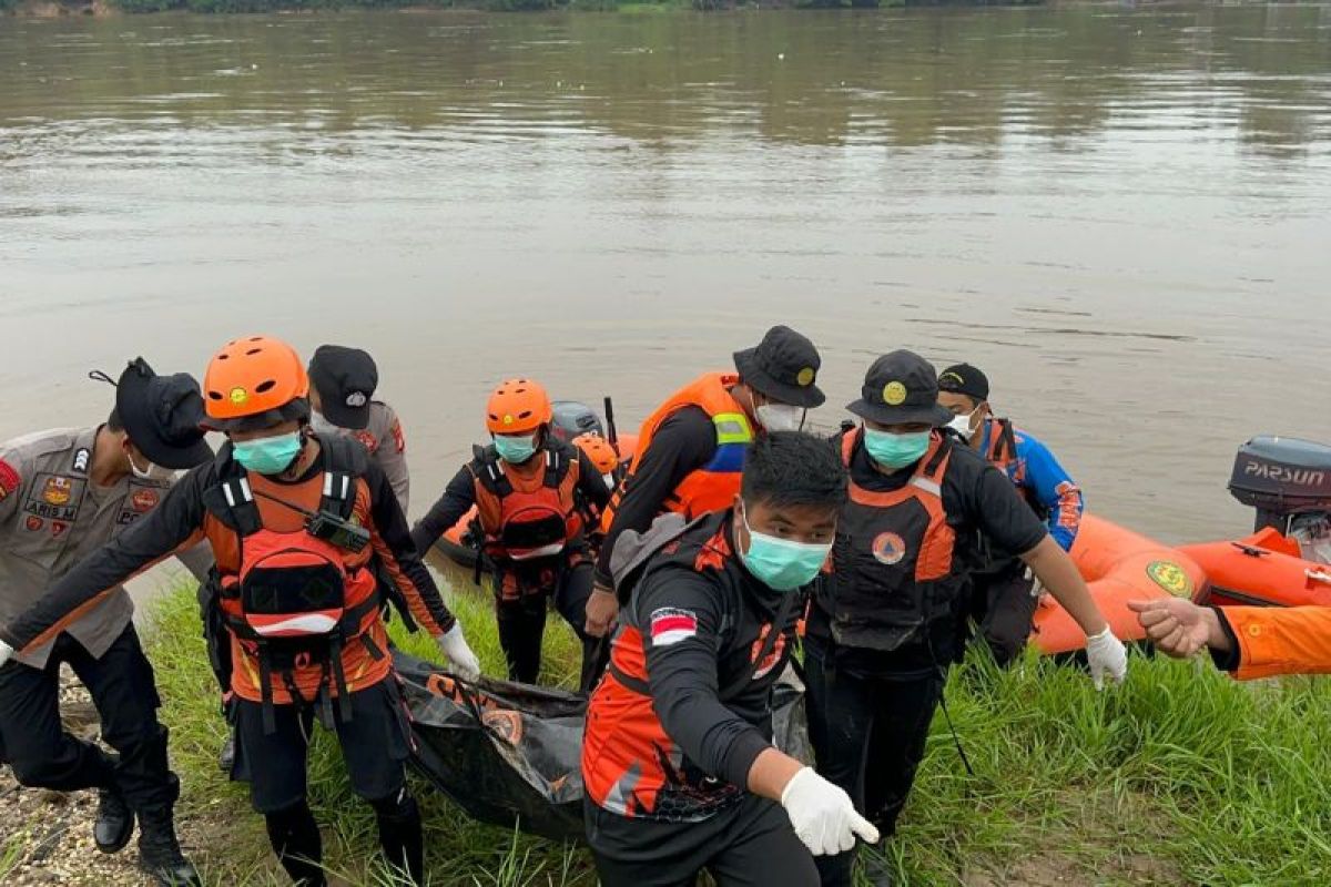Tim gabungan temukan dua korban kapal motor tertabrak tongkang