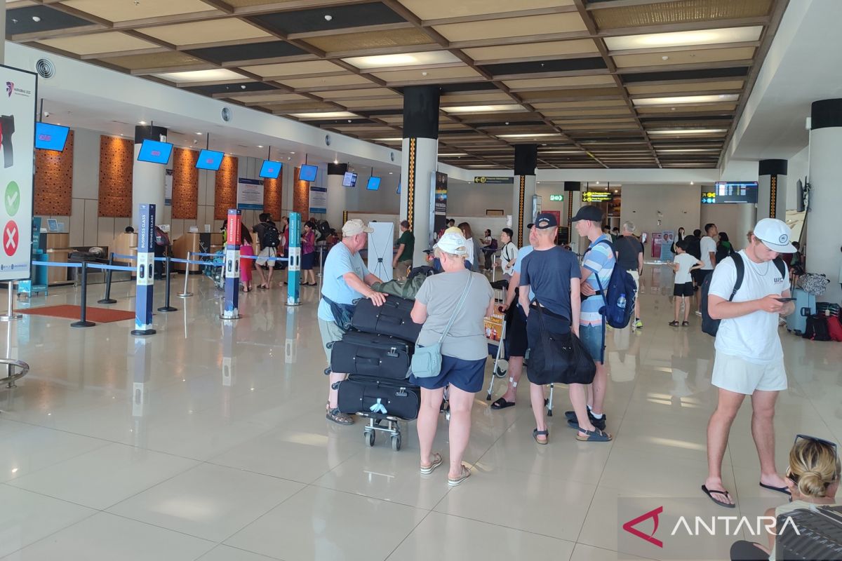 Penerbangan di Bandara Komodo terdampak abu vulkanik Gunung Lewotobi