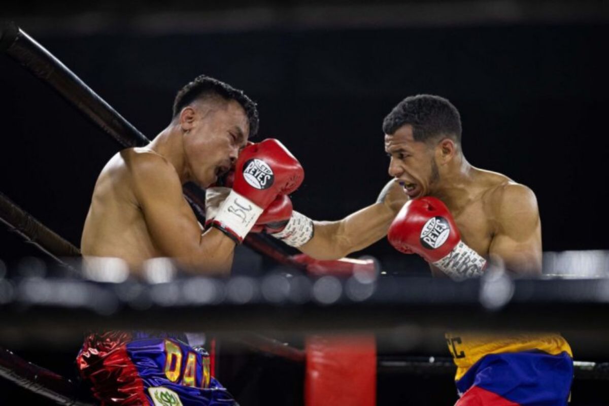 Canizales pukul KO Pradabsri untuk rebut juara terbang ringan WBC