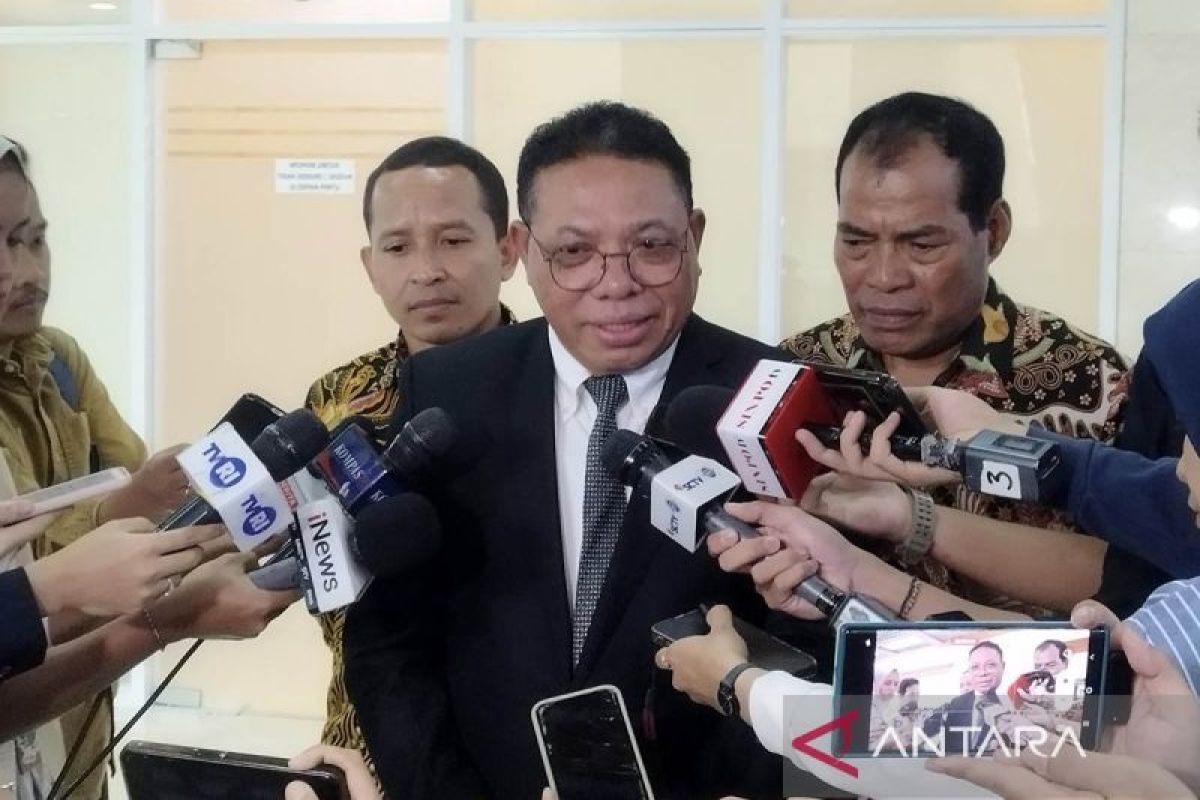 Profil Hakim MK yang baru, Inosentius Samsul