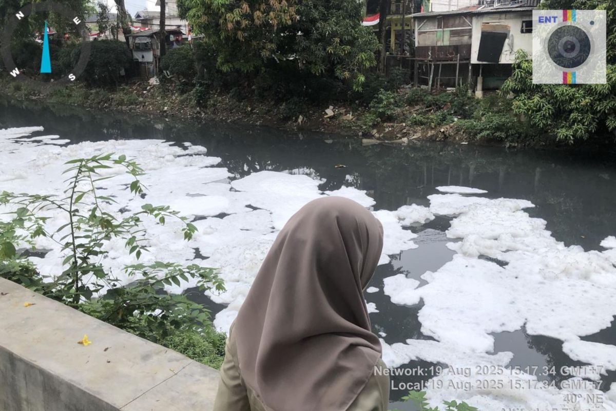 DKI Kemarin, Busa di Kali Sunter hingga penyegelan Starmoon Bar