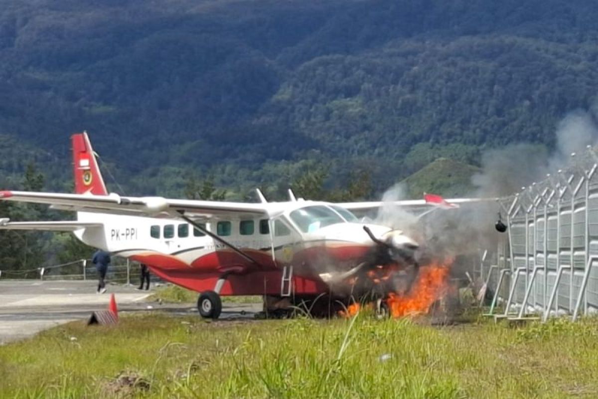 Pesawat Pemkab Puncak terbakar di Bandara Ilaga, tak ada korban jiwa