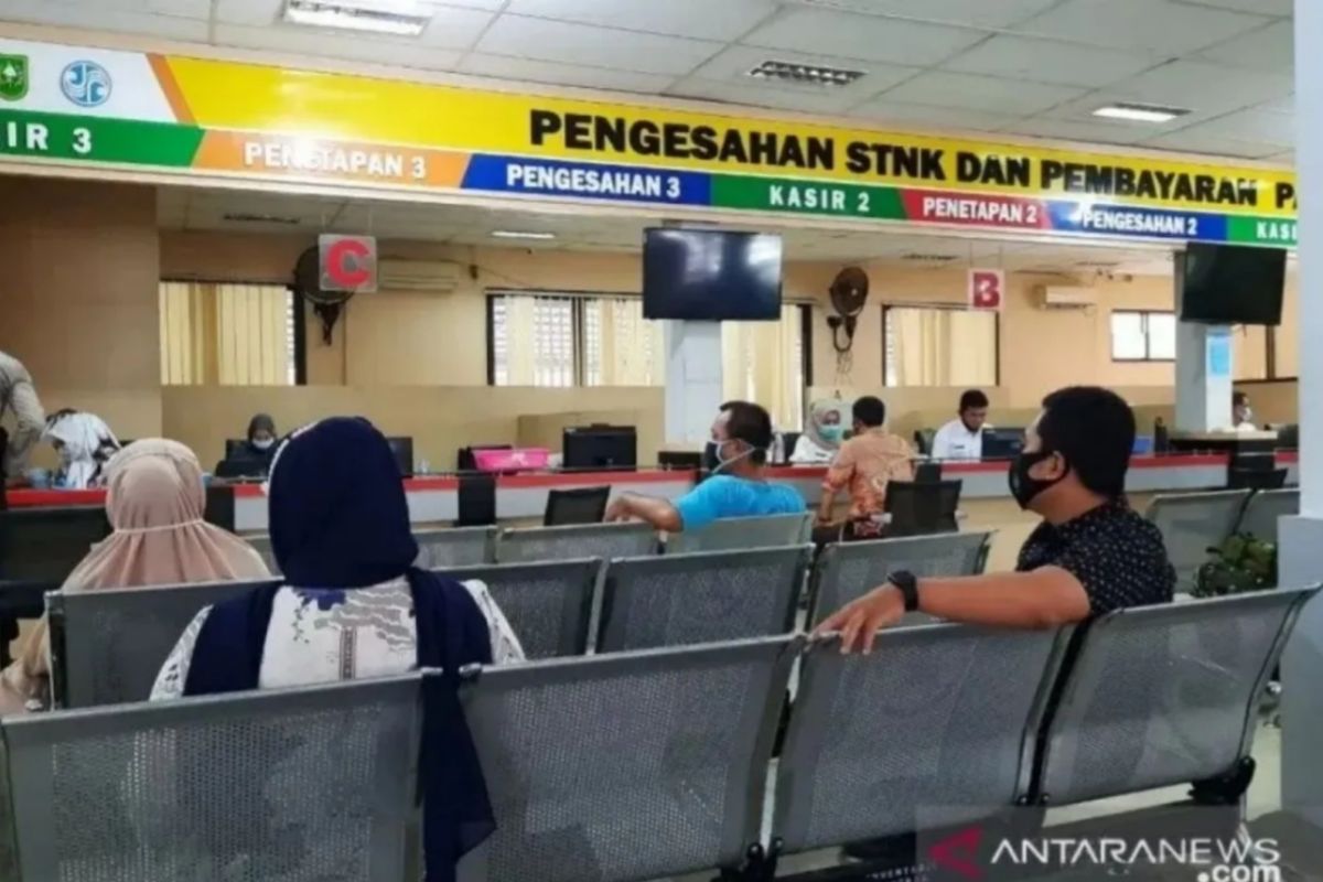 Gelombang pertama, Rp266 miliar didapatkan dari Program Pemutihan Pajak Kendaraan di Riau