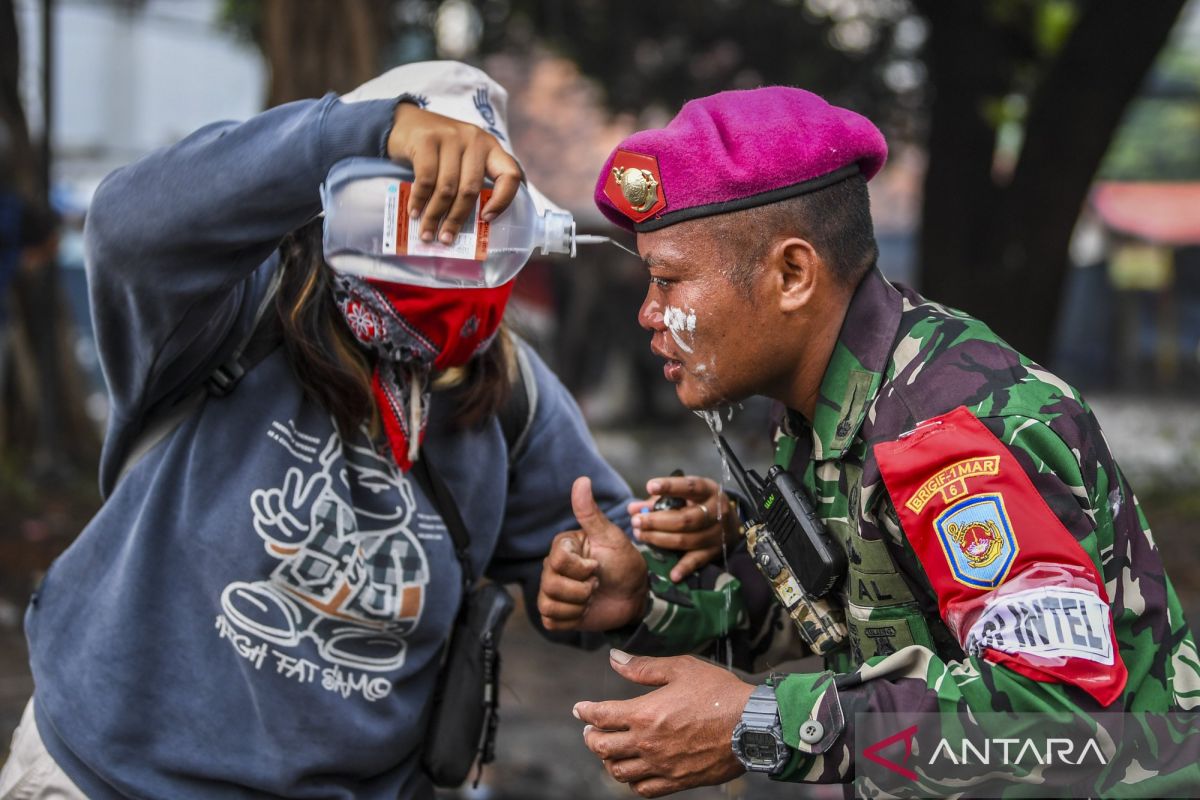 Tips Mengatasi Paparan Gas Air Mata, Ternyata Bukan Menggunakan Pasta Gigi