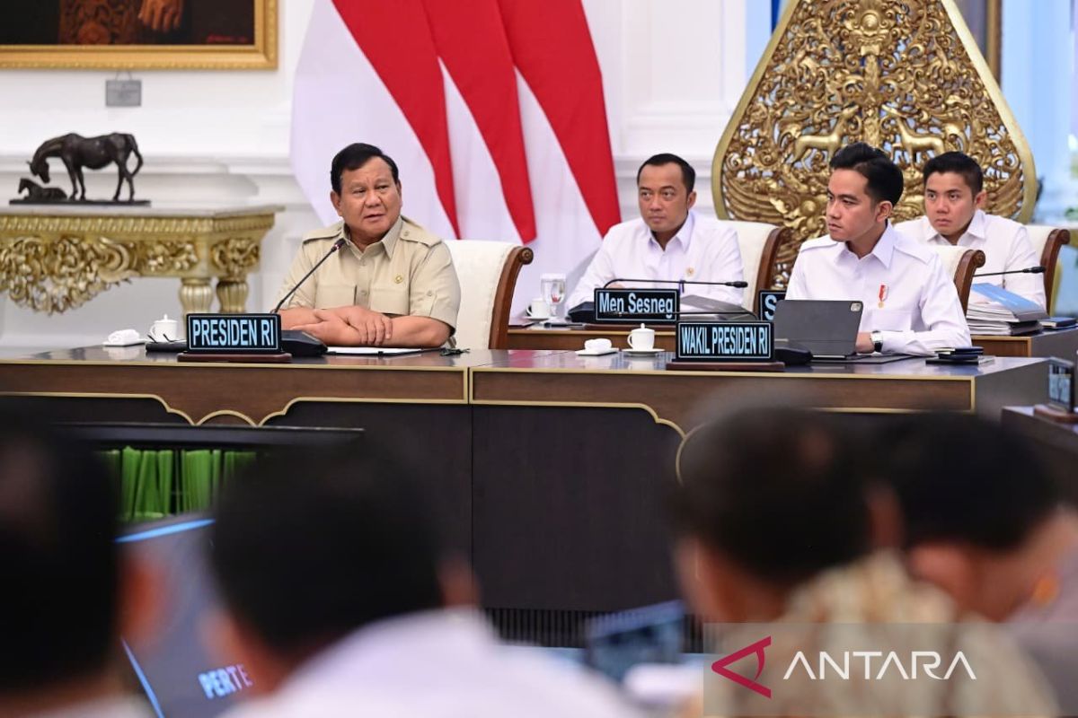 Presiden minta investasi dan lapangan kerja tak berpusat di Jakarta