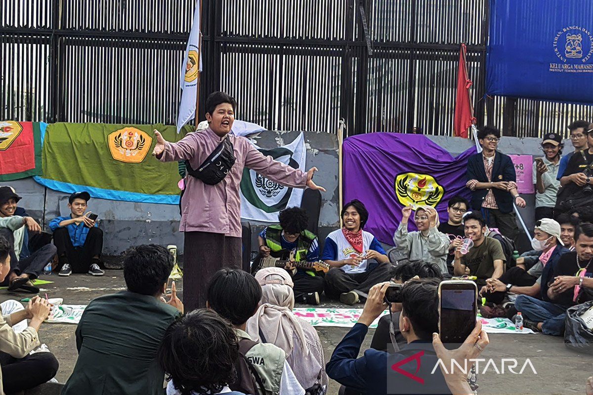 Peran media massa arus utama di era fabrikasi kebenaran