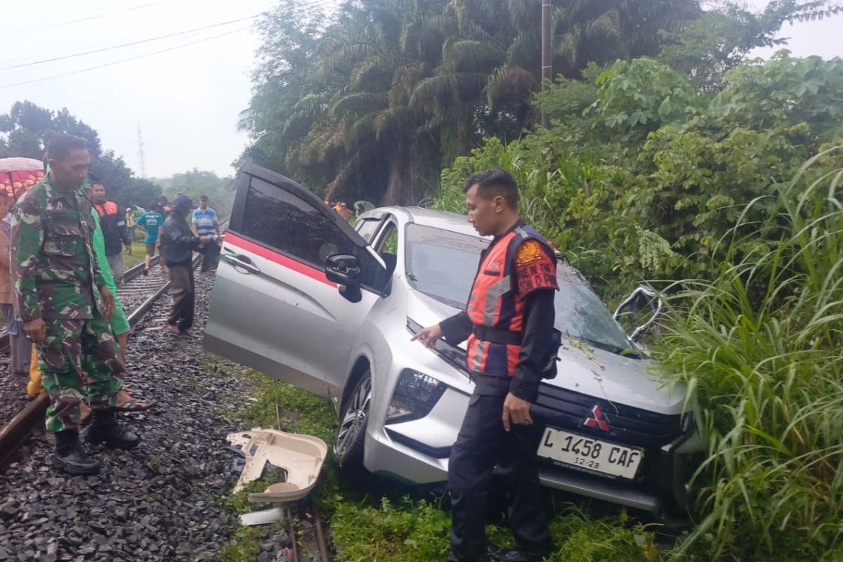 Minibus tertabrak KA di OKU Sumsel sebabkan satu korban  tewas